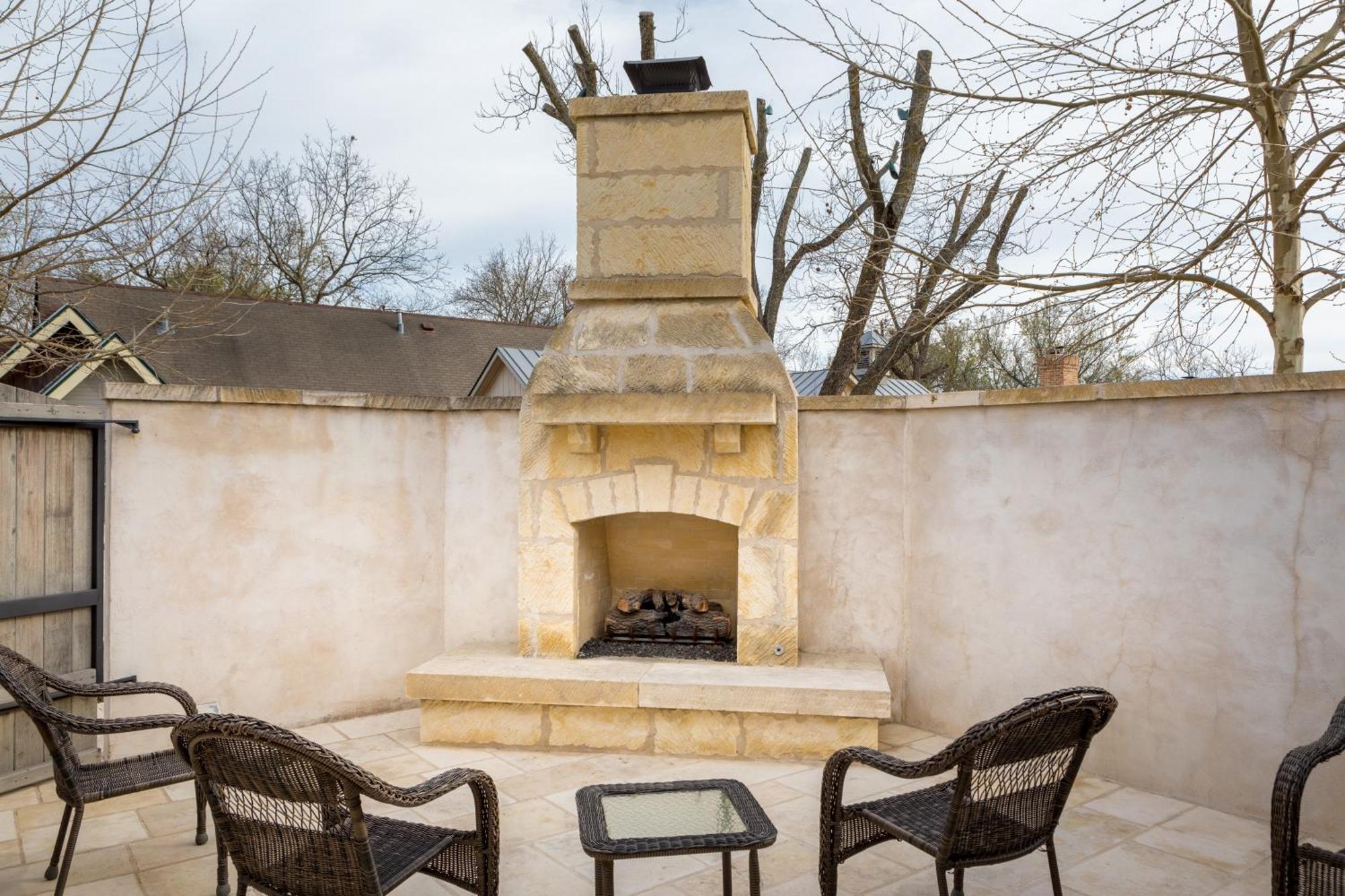Blacksmith Quarters Fredericksburg Exterior photo