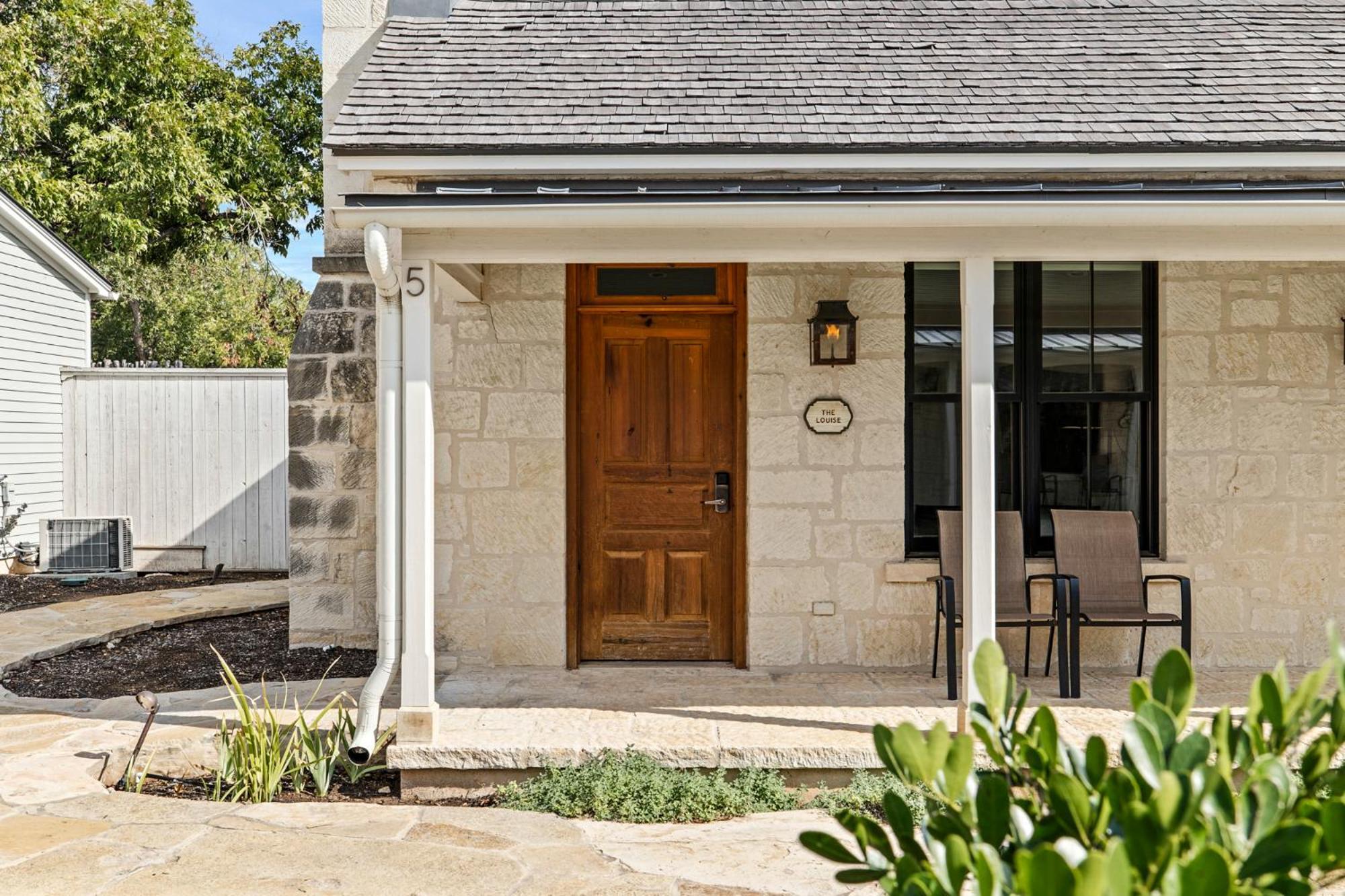Blacksmith Quarters Fredericksburg Exterior photo