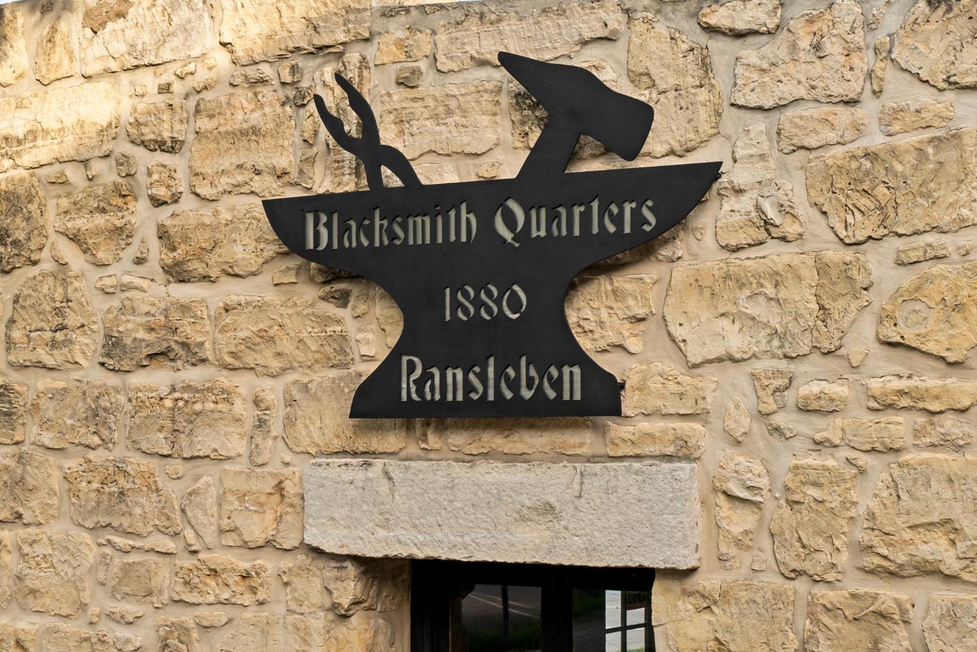 Blacksmith Quarters Fredericksburg Exterior photo
