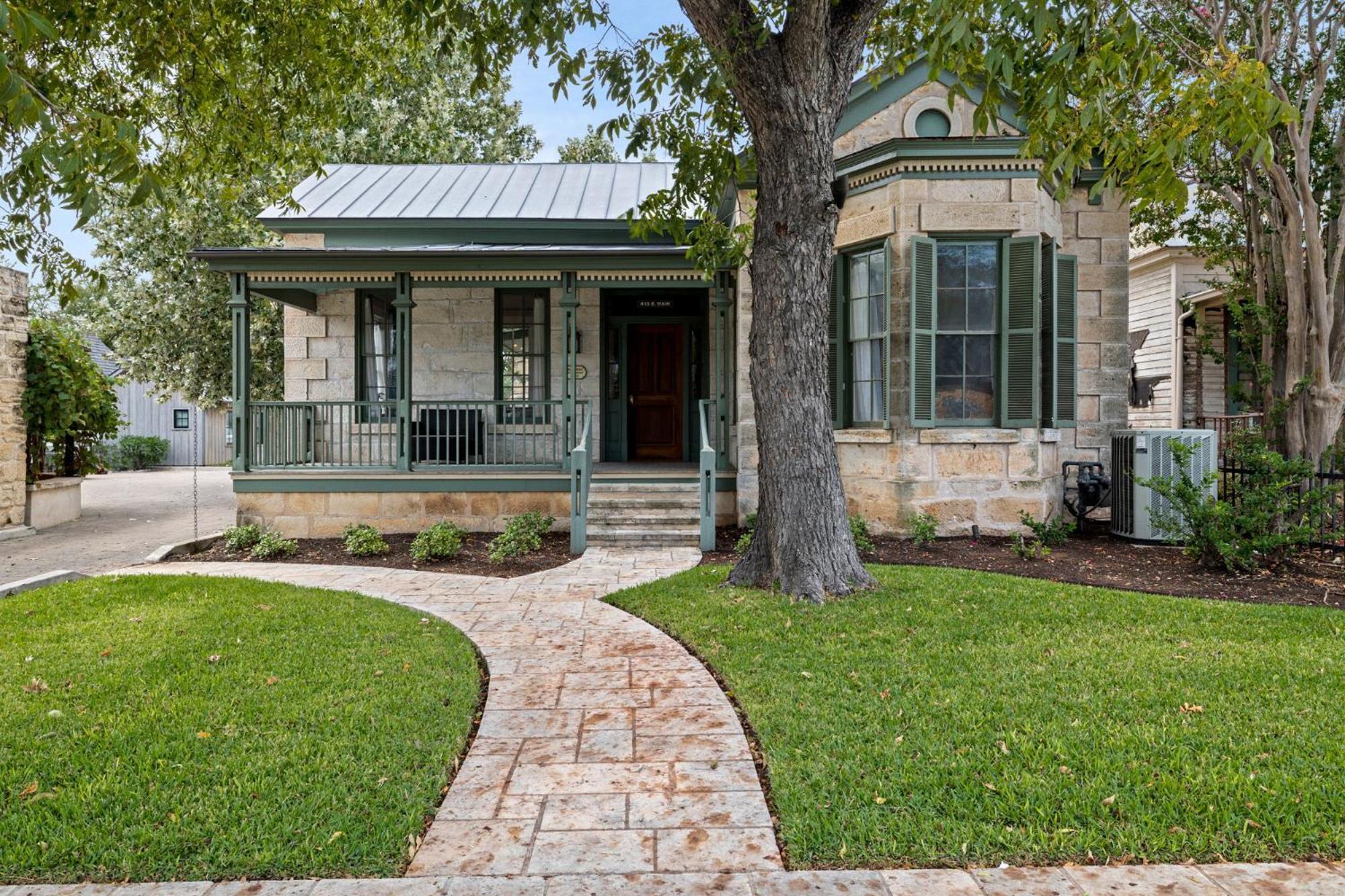 Blacksmith Quarters Fredericksburg Exterior photo